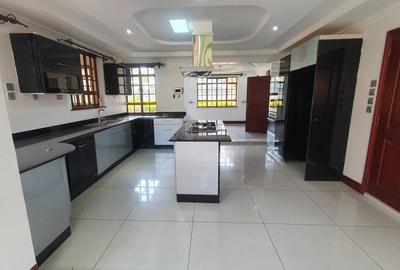 5 Bed Townhouse with En Suite in Runda - 4
