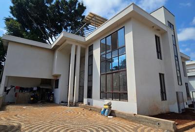 5 Bed Townhouse with En Suite in Kyuna