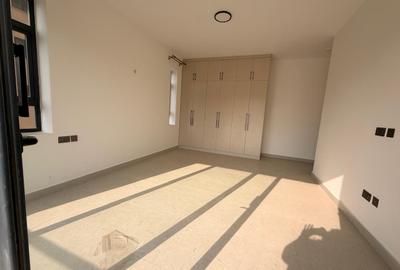 3 Bed Apartment with Gym in Brookside - 3