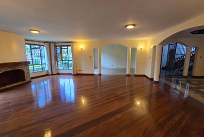 6 Bed House with En Suite in Runda - 3