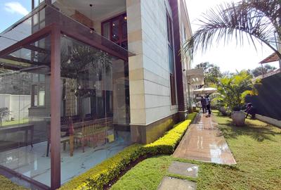 6 Bed Townhouse with En Suite in Lavington - 2