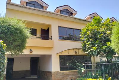 5 Bed Townhouse with En Suite in Lavington