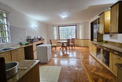5 Bed House with En Suite in Runda - 3