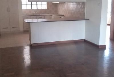 3 Bed Apartment with En Suite in Riverside - 4