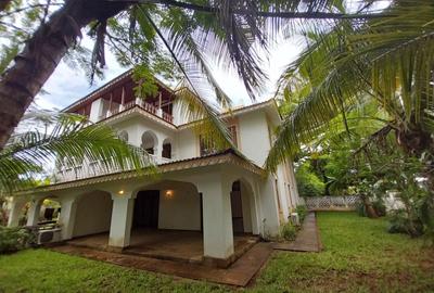 4 Bed Townhouse with En Suite at Mount Kenya Road - 3