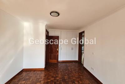 4 Bed House with En Suite in Rosslyn - 3