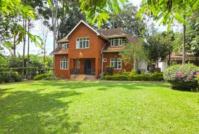 5 Bed Townhouse with En Suite in Rosslyn - 2