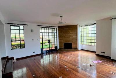 5 Bed Townhouse with En Suite in Lavington - 2