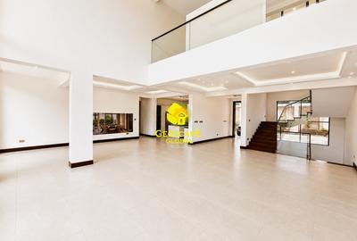 5 Bed Villa with En Suite in Spring Valley - 3