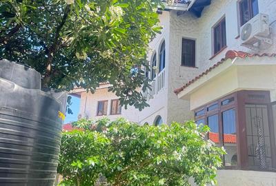 7 Bed Villa with En Suite at 1St Avanue - 4