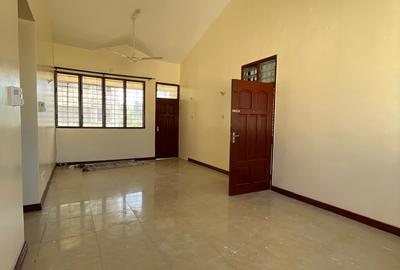3 Bed Apartment with En Suite at Beach Road - 4
