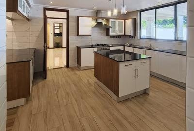 5 Bed Townhouse with En Suite at Lavington Green - 4