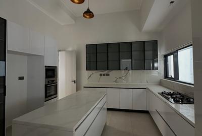 5 Bed Townhouse with En Suite at Maji Mazuri - 3