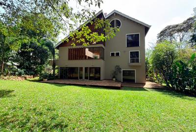 5 Bed Villa with En Suite in Spring Valley