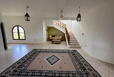 4 Bed House with En Suite in Watamu - 4