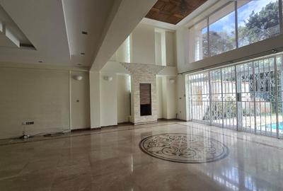 5 Bed House with En Suite in Lavington - 4