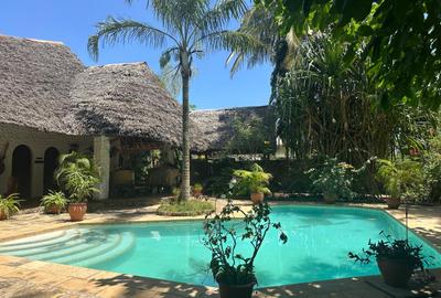 3 Bed Villa with En Suite at La-Marina - 4