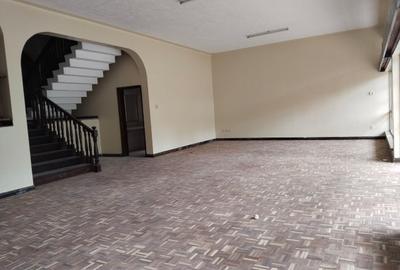 5 Bed Townhouse with En Suite in Lavington - 2