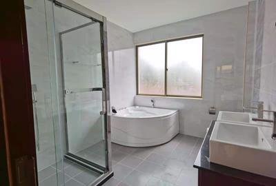 5 Bed Villa with En Suite at Lavington Green - 2