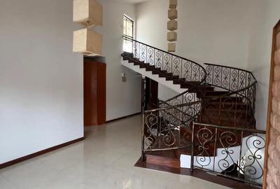 4 Bed Townhouse with En Suite in Spring Valley - 4