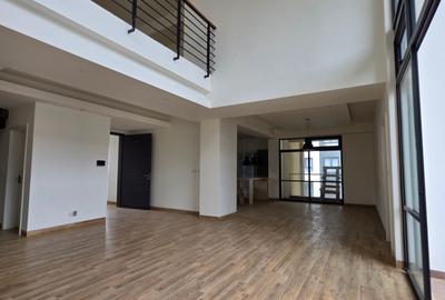 4 Bed Apartment with En Suite in Riverside - 2