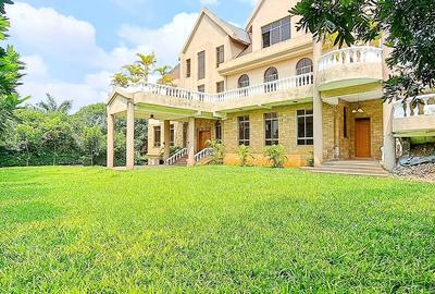 6 Bed Villa with En Suite in Ridgeways
