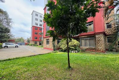 Serviced 2 Bed Apartment with En Suite at Dennis Pritt Road