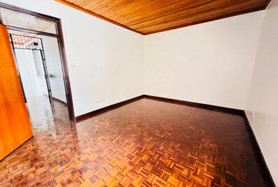 5 Bed Townhouse with En Suite in Lavington - 3