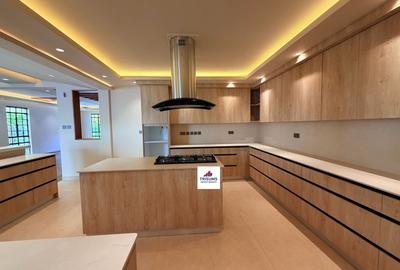 4 Bed Apartment with En Suite in Westlands Area - 2