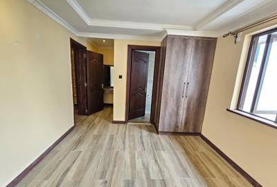 5 Bed Townhouse with En Suite in Lavington - 3