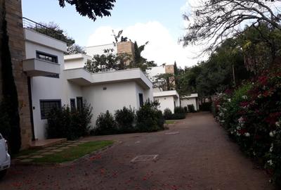 5 Bed Villa with En Suite in Lavington - 4
