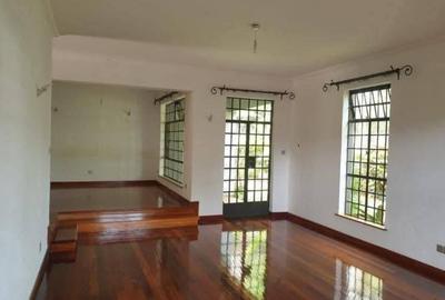 4 Bed Townhouse with En Suite in Spring Valley - 4