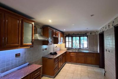 4 Bed Townhouse with En Suite in General Mathenge - 3