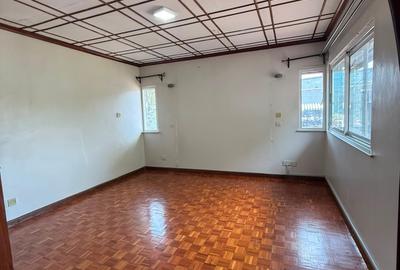 4 Bed Villa with En Suite at Lavington - 3