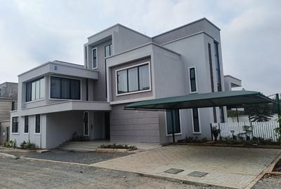 5 Bed Townhouse with En Suite at Runda - 2