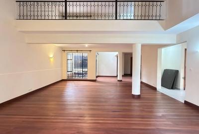 5 Bed Townhouse with En Suite in Lavington - 3