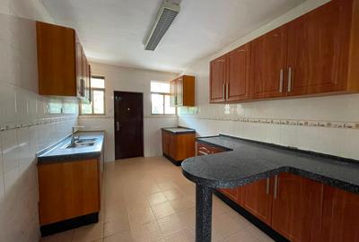 4 Bed Apartment with En Suite in Riverside - 4