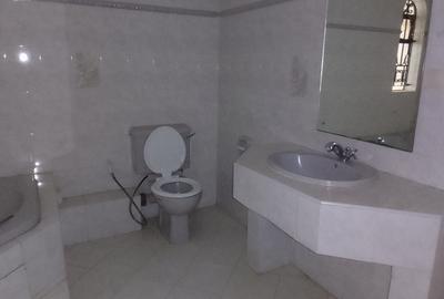 5 Bed Townhouse with En Suite in Riverside - 3