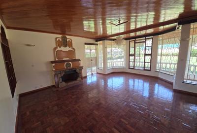 5 Bed House with En Suite in Runda - 2