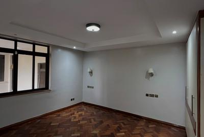 4 Bed Apartment with En Suite at Riverside Drive - 3