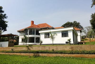 5 Bed House with En Suite at Ridgeways