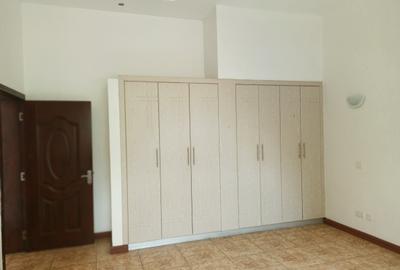 1 Bed Apartment with En Suite in Kilimani - 4