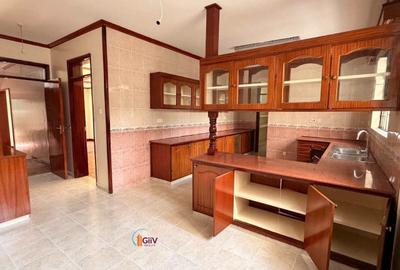 4 Bed Townhouse with En Suite at Brookside - 3