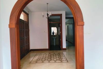 4 Bed Villa with En Suite in Rosslyn - 4