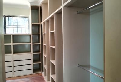 5 Bed Townhouse with En Suite in Kyuna - 4