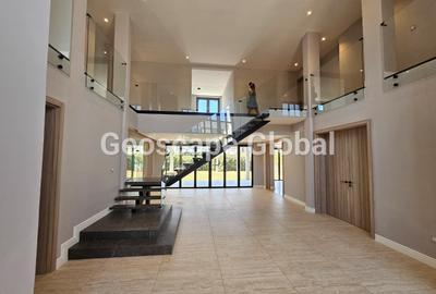 4 Bed House with En Suite in Runda - 2