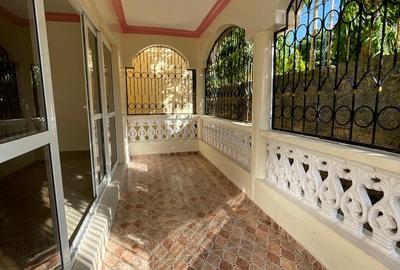 4 Bed Townhouse with En Suite in Nyali Area - 2