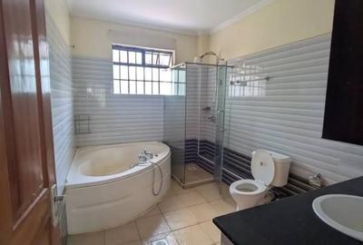 4 Bed Townhouse with En Suite in Kitisuru - 3
