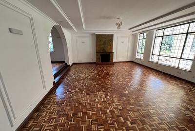 5 Bed House with En Suite in Garden Estate - 2