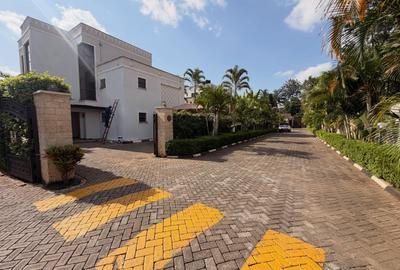 4 Bed Townhouse with En Suite in Lavington